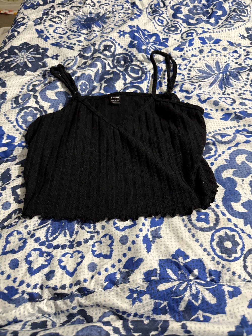 SHEIN Black Ribbed V-Neck Cropped Cami